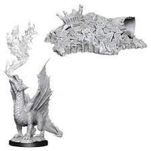Load image into Gallery viewer, WizKids - D&amp;D Nolzur&#39;s Marvelous Miniatures 90028 - Gold Dragon Wyrmling &amp; Small Treasure Pile